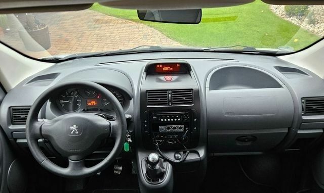 Серый Пежо Эксперт груз.-пасс., объемом двигателя 2 л и пробегом 259 тыс. км за 8300 $, фото 14 на Automoto.ua