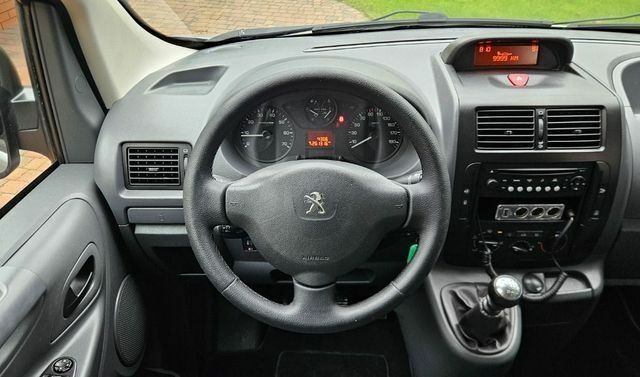 Серый Пежо Эксперт груз.-пасс., объемом двигателя 2 л и пробегом 259 тыс. км за 8500 $, фото 12 на Automoto.ua