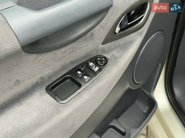 Сірий Пежо Експерт вант.-пас., об'ємом двигуна 2 л та пробігом 226 тис. км за 12800 $, фото 40 на Automoto.ua