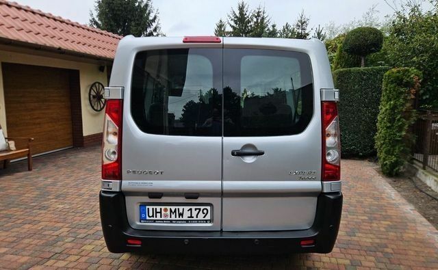 Серый Пежо Эксперт груз.-пасс., объемом двигателя 2 л и пробегом 259 тыс. км за 8500 $, фото 6 на Automoto.ua