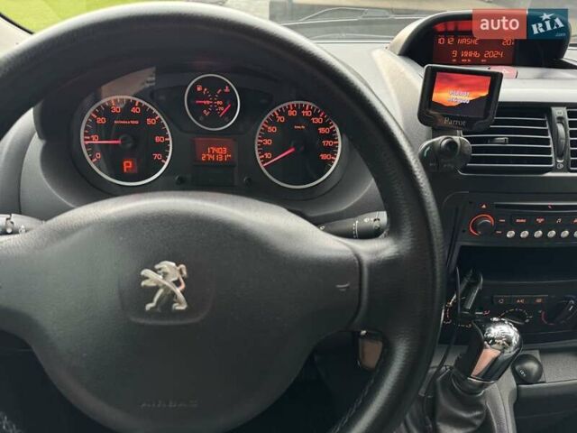 Пежо Эксперт груз.-пасс. 2015 в Луцке на Automoto.ua Серый Пежо Эксперт груз.-пасс., объемом двигателя 2 л и пробегом 280 тыс. км за 9999 $, фото 11 на Automoto.ua