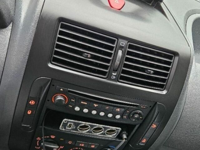 Серый Пежо Эксперт груз.-пасс., объемом двигателя 2 л и пробегом 259 тыс. км за 8500 $, фото 23 на Automoto.ua