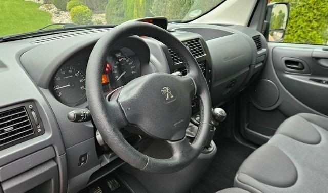 Серый Пежо Эксперт груз.-пасс., объемом двигателя 2 л и пробегом 259 тыс. км за 8500 $, фото 11 на Automoto.ua