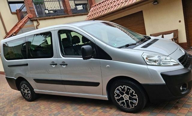 Серый Пежо Эксперт груз.-пасс., объемом двигателя 2 л и пробегом 259 тыс. км за 8300 $, фото 6 на Automoto.ua