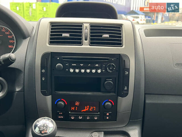 Сірий Пежо Експерт вант.-пас., об'ємом двигуна 2 л та пробігом 226 тис. км за 12800 $, фото 44 на Automoto.ua