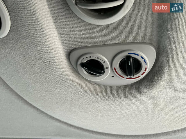 Сірий Пежо Експерт вант.-пас., об'ємом двигуна 2 л та пробігом 226 тис. км за 12800 $, фото 57 на Automoto.ua