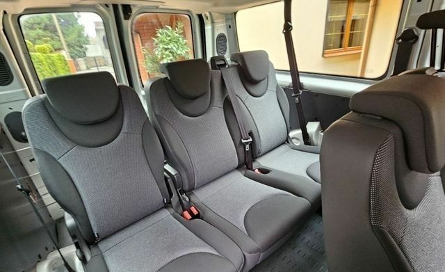 Серый Пежо Эксперт груз.-пасс., объемом двигателя 2 л и пробегом 259 тыс. км за 8300 $, фото 17 на Automoto.ua