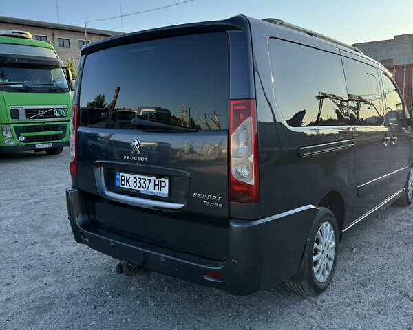 Серый Пежо Эксперт груз.-пасс., объемом двигателя 2 л и пробегом 330 тыс. км за 12500 $, фото 4 на Automoto.ua