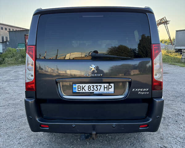 Серый Пежо Эксперт груз.-пасс., объемом двигателя 2 л и пробегом 330 тыс. км за 12500 $, фото 5 на Automoto.ua