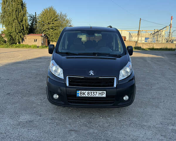 Серый Пежо Эксперт груз.-пасс., объемом двигателя 2 л и пробегом 330 тыс. км за 12500 $, фото 1 на Automoto.ua