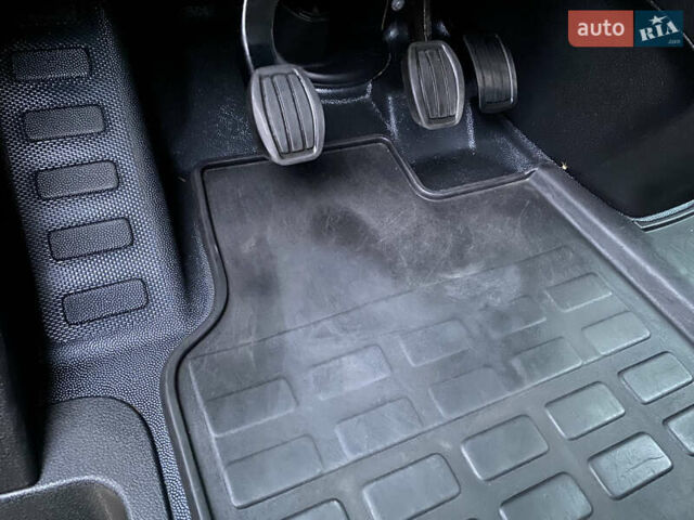 Серый Пежо Эксперт груз.-пасс., объемом двигателя 2 л и пробегом 195 тыс. км за 19800 $, фото 15 на Automoto.ua