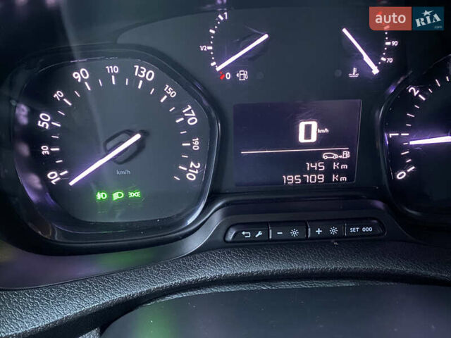 Серый Пежо Эксперт груз.-пасс., объемом двигателя 2 л и пробегом 195 тыс. км за 19800 $, фото 33 на Automoto.ua