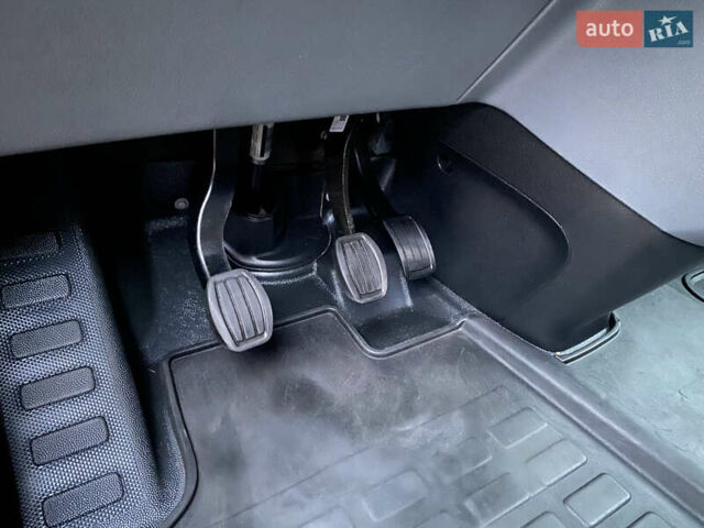 Серый Пежо Эксперт груз.-пасс., объемом двигателя 2 л и пробегом 195 тыс. км за 19800 $, фото 16 на Automoto.ua