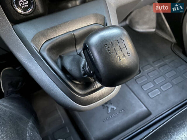 Серый Пежо Эксперт груз.-пасс., объемом двигателя 2 л и пробегом 195 тыс. км за 19800 $, фото 32 на Automoto.ua