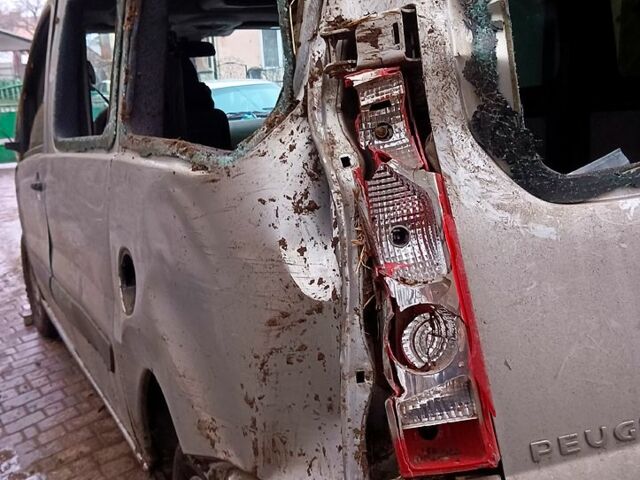 Серый Пежо Эксперт груз.-пасс., объемом двигателя 2 л и пробегом 240 тыс. км за 3500 $, фото 4 на Automoto.ua