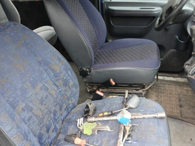 Синий Пежо Эксперт груз.-пасс., объемом двигателя 2 л и пробегом 517 тыс. км за 2500 $, фото 3 на Automoto.ua