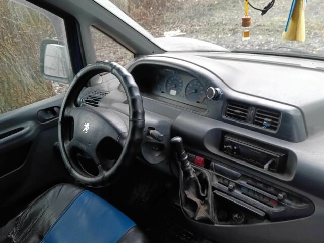 Синий Пежо Эксперт груз.-пасс., объемом двигателя 2 л и пробегом 445 тыс. км за 2400 $, фото 3 на Automoto.ua