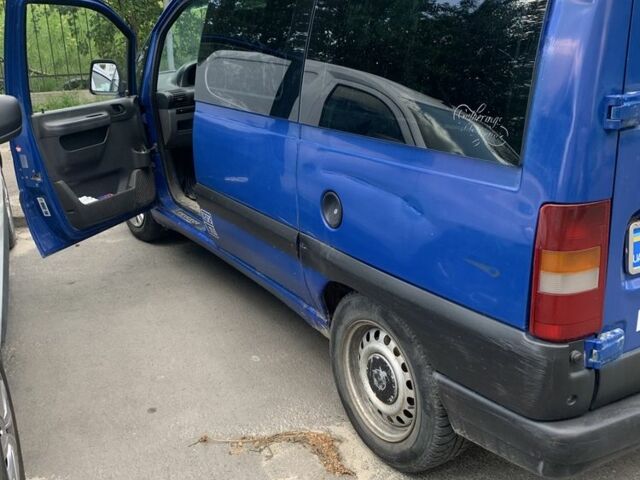 Синий Пежо Эксперт груз.-пасс., объемом двигателя 2 л и пробегом 358 тыс. км за 2900 $, фото 2 на Automoto.ua