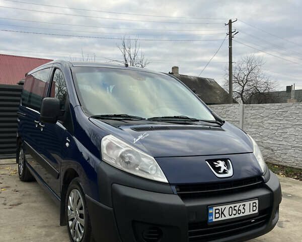 Синий Пежо Эксперт груз.-пасс., объемом двигателя 2 л и пробегом 396 тыс. км за 6650 $, фото 1 на Automoto.ua
