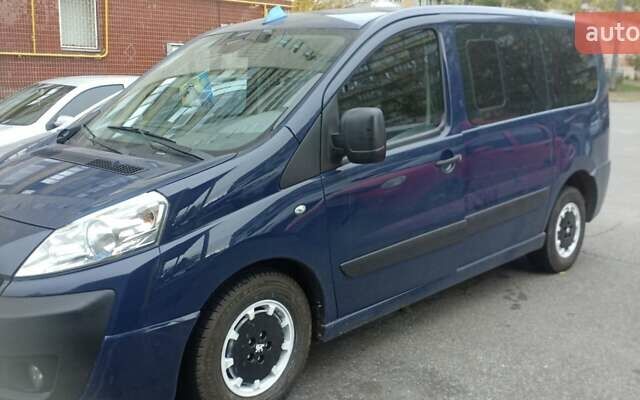 Синий Пежо Эксперт груз.-пасс., объемом двигателя 1.56 л и пробегом 278 тыс. км за 7000 $, фото 2 на Automoto.ua
