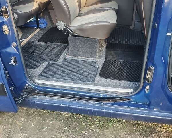 Синий Пежо Эксперт груз.-пасс., объемом двигателя 2 л и пробегом 280 тыс. км за 7200 $, фото 31 на Automoto.ua