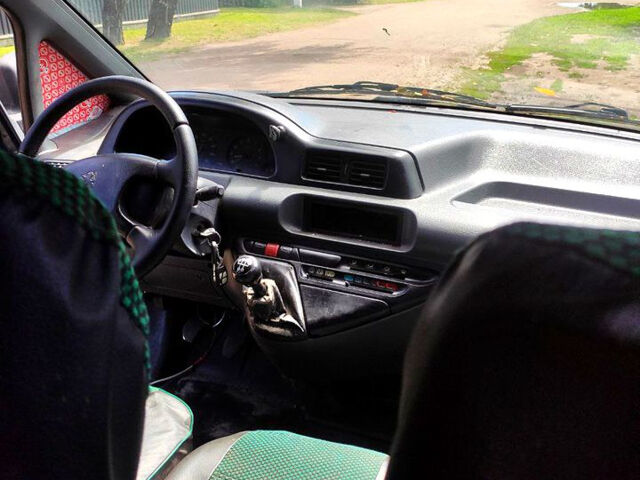 Синий Пежо Эксперт груз.-пасс., объемом двигателя 1.9 л и пробегом 300 тыс. км за 1750 $, фото 4 на Automoto.ua