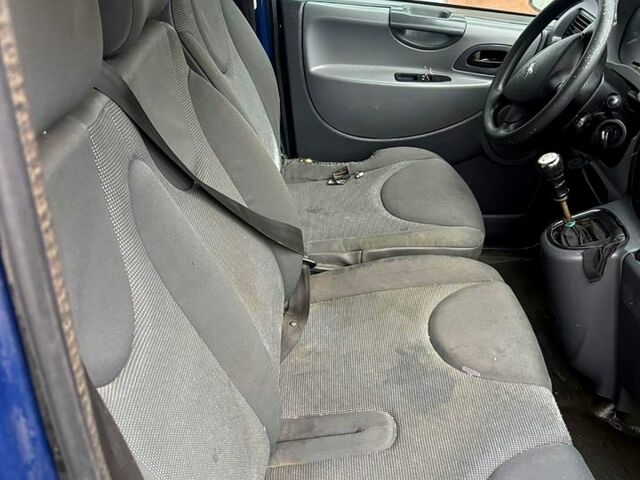 Синий Пежо Эксперт груз.-пасс., объемом двигателя 1.6 л и пробегом 300 тыс. км за 4000 $, фото 1 на Automoto.ua