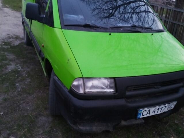 Зеленый Пежо Эксперт груз.-пасс., объемом двигателя 1.9 л и пробегом 300 тыс. км за 1100 $, фото 1 на Automoto.ua