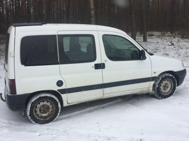 Білий Пежо Партнер вант.-пас., об'ємом двигуна 0.14 л та пробігом 350 тис. км за 3000 $, фото 2 на Automoto.ua