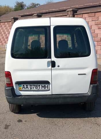 Белый Пежо Партнер груз.-пасс., объемом двигателя 2 л и пробегом 425 тыс. км за 2500 $, фото 3 на Automoto.ua