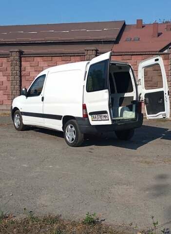 Белый Пежо Партнер груз.-пасс., объемом двигателя 2 л и пробегом 425 тыс. км за 2500 $, фото 4 на Automoto.ua