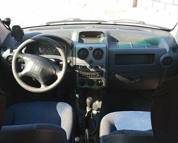 Белый Пежо Партнер груз.-пасс., объемом двигателя 2 л и пробегом 425 тыс. км за 2500 $, фото 5 на Automoto.ua