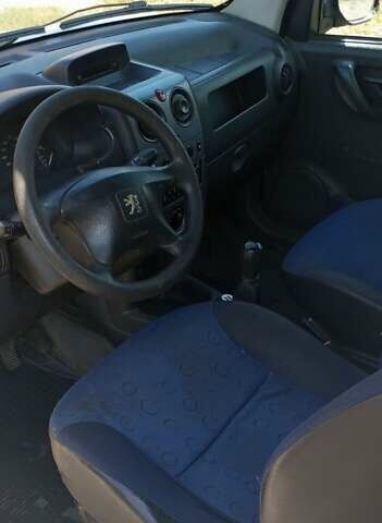 Белый Пежо Партнер груз.-пасс., объемом двигателя 2 л и пробегом 425 тыс. км за 2500 $, фото 9 на Automoto.ua