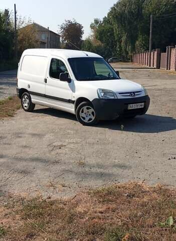 Белый Пежо Партнер груз.-пасс., объемом двигателя 2 л и пробегом 425 тыс. км за 2500 $, фото 11 на Automoto.ua