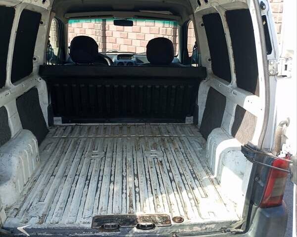 Белый Пежо Партнер груз.-пасс., объемом двигателя 2 л и пробегом 425 тыс. км за 2500 $, фото 6 на Automoto.ua