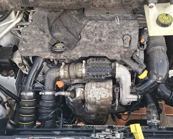 Білий Пежо Партнер вант.-пас., об'ємом двигуна 1.56 л та пробігом 250 тис. км за 5890 $, фото 2 на Automoto.ua