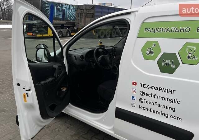 Белый Пежо Партнер груз.-пасс., объемом двигателя 1.6 л и пробегом 270 тыс. км за 8599 $, фото 7 на Automoto.ua