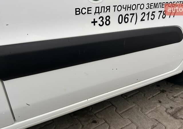 Белый Пежо Партнер груз.-пасс., объемом двигателя 1.6 л и пробегом 270 тыс. км за 8599 $, фото 23 на Automoto.ua
