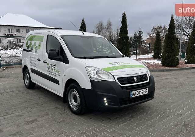 Белый Пежо Партнер груз.-пасс., объемом двигателя 1.6 л и пробегом 270 тыс. км за 8599 $, фото 5 на Automoto.ua