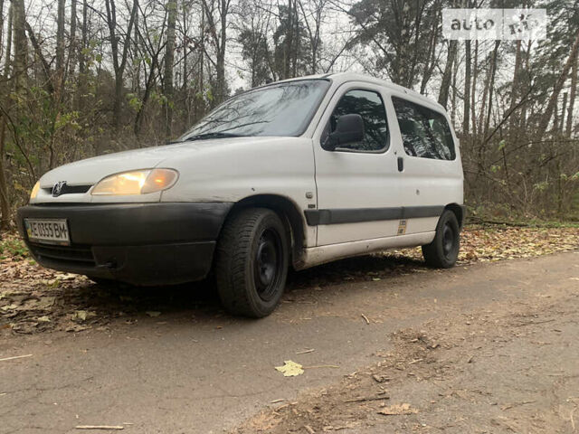 Білий Пежо Партнер вант.-пас., об'ємом двигуна 2 л та пробігом 200 тис. км за 3000 $, фото 2 на Automoto.ua