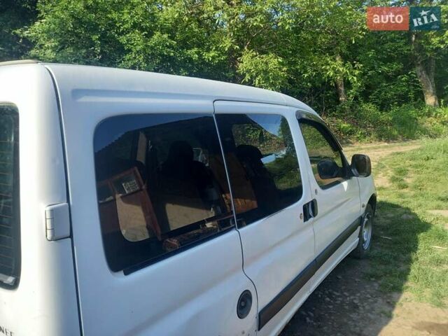 Білий Пежо Партнер вант.-пас., об'ємом двигуна 1.87 л та пробігом 202 тис. км за 2900 $, фото 4 на Automoto.ua