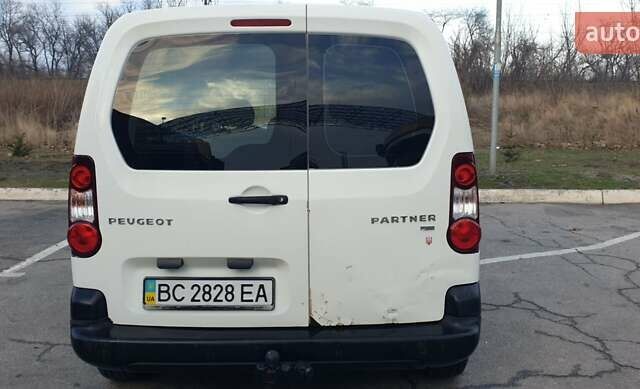 Белый Пежо Партнер груз.-пасс., объемом двигателя 1.6 л и пробегом 265 тыс. км за 5500 $, фото 4 на Automoto.ua