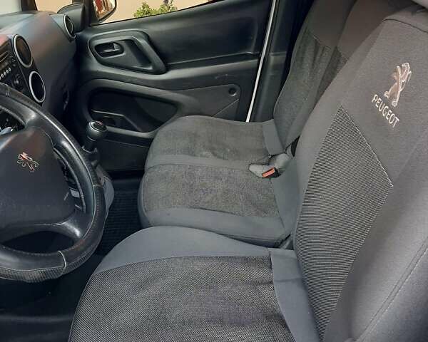 Белый Пежо Партнер груз.-пасс., объемом двигателя 0 л и пробегом 230 тыс. км за 6700 $, фото 16 на Automoto.ua