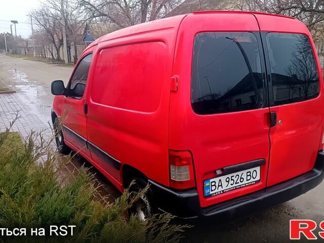Красный Пежо Партнер груз.-пасс., объемом двигателя 1.4 л и пробегом 460 тыс. км за 3900 $, фото 4 на Automoto.ua