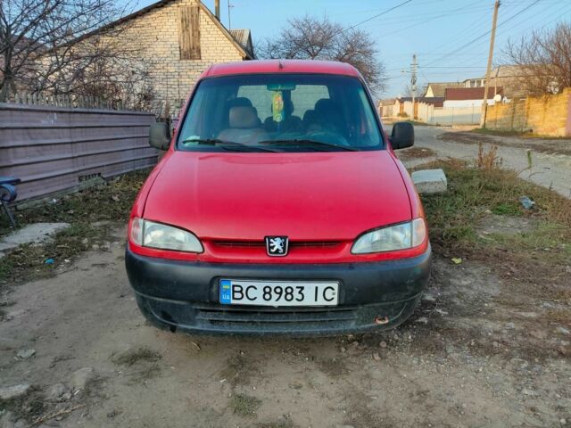 Червоний Пежо Партнер вант.-пас., об'ємом двигуна 1.8 л та пробігом 400 тис. км за 2000 $, фото 3 на Automoto.ua