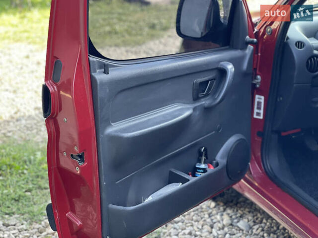 Красный Пежо Партнер груз.-пасс., объемом двигателя 2 л и пробегом 284 тыс. км за 3150 $, фото 35 на Automoto.ua