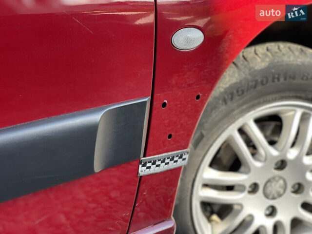 Красный Пежо Партнер груз.-пасс., объемом двигателя 2 л и пробегом 284 тыс. км за 3150 $, фото 16 на Automoto.ua