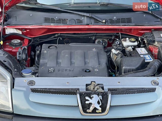 Красный Пежо Партнер груз.-пасс., объемом двигателя 2 л и пробегом 284 тыс. км за 3150 $, фото 53 на Automoto.ua