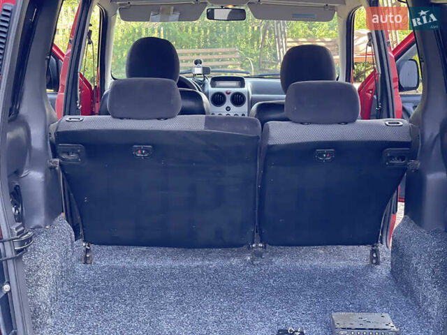 Красный Пежо Партнер груз.-пасс., объемом двигателя 2 л и пробегом 284 тыс. км за 3150 $, фото 47 на Automoto.ua