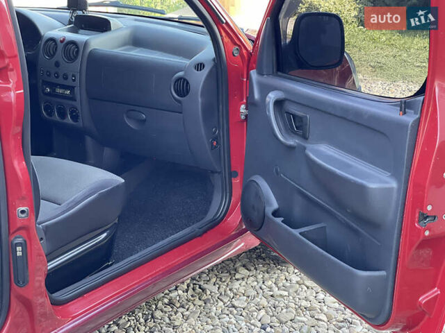 Красный Пежо Партнер груз.-пасс., объемом двигателя 2 л и пробегом 284 тыс. км за 3150 $, фото 31 на Automoto.ua